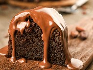 Рецепта Глазура за десерти от течна сладкарска сметана и черен шоколад